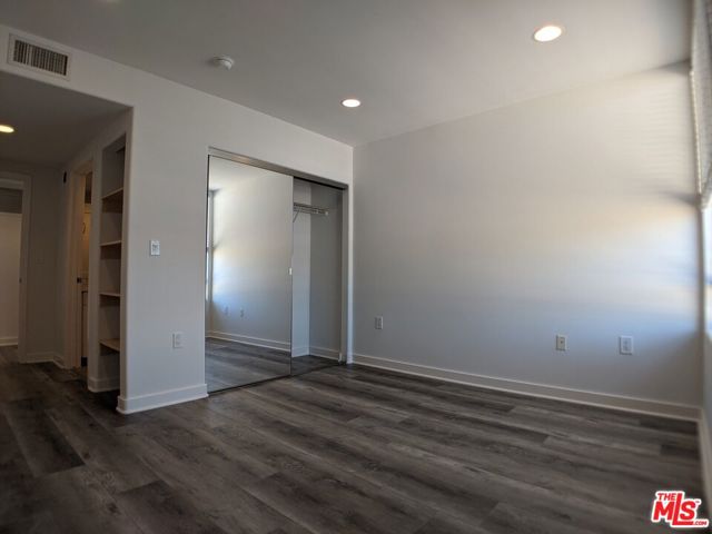 5143 White Oak Avenue, Encino CA: https://media.crmls.org/mediaz/70e406c4-bf02-4065-b3b6-1083804a6e9d.jpg