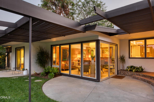 1570 Old House Road, Pasadena CA: https://media.crmls.org/mediaz/70e4af74-4cde-4d88-8ffd-32a90da5700c.jpg