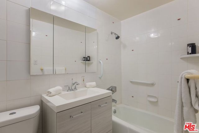 2249 Linnington Avenue, Los Angeles CA: https://media.crmls.org/mediaz/70e5114d-3f6a-4e6b-b628-7fa52320accc.jpg