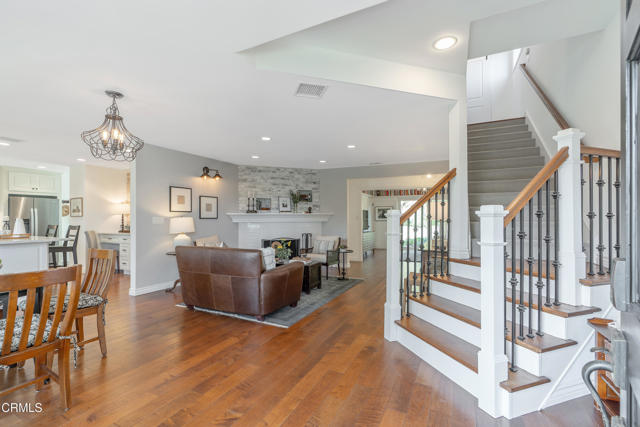 519 Paulette Place, La Canada Flintridge CA: https://media.crmls.org/mediaz/70e552dd-1b86-4aa8-aee5-91f97da5b2b3.jpg