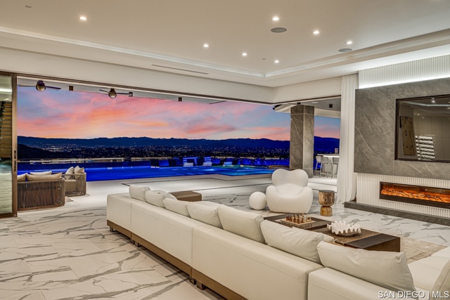 18386 Avenida Apice, Rancho Santa Fe CA: https://media.crmls.org/mediaz/70e55d93-6b9f-47e6-898e-b51faf68606a.jpg