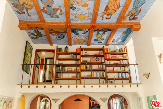 5163 Franklin Avenue, Los Angeles CA: https://media.crmls.org/mediaz/70e57635-450c-4732-bd43-58cc57d25df1.jpg