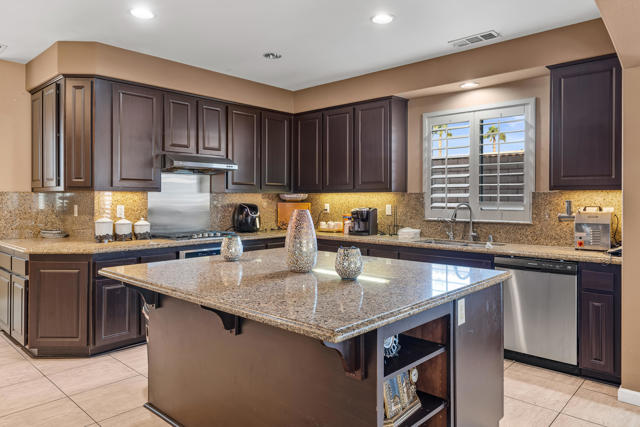 Image 13 of 53 For 82688 Mandrone Drive