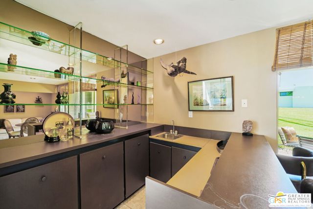 1445 Via Isla, Palm Springs CA: https://media.crmls.org/mediaz/70e645fd-df19-4a48-aaea-49feee1b8838.jpg