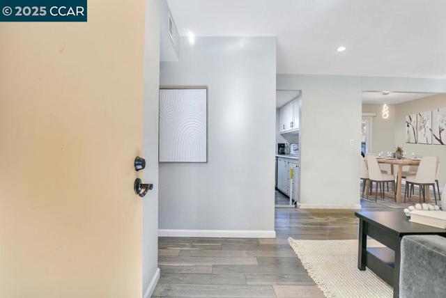 896 Camelback Place, Pleasant Hill CA: https://media.crmls.org/mediaz/70e708f9-b568-4a22-a353-97ab66c36e95.jpg