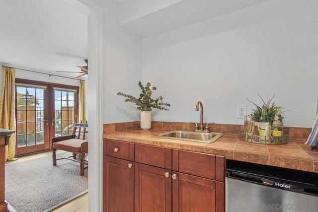 1250 Willow St, San Diego CA: https://media.crmls.org/mediaz/70e71326-73b4-44b5-967b-8bbd5c2e7866.jpg