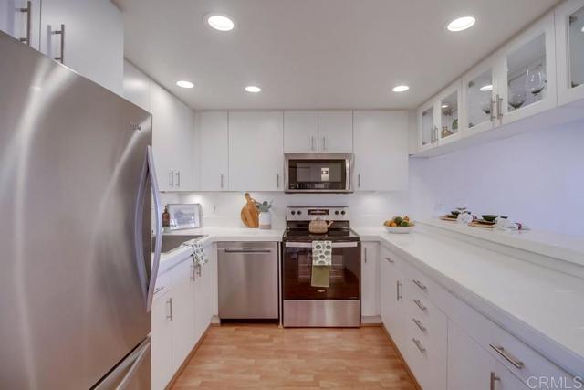 Detail Gallery Image 18 of 46 For 3961 Hortensia St #H4,  San Diego,  CA 92110 - 2 Beds | 2 Baths