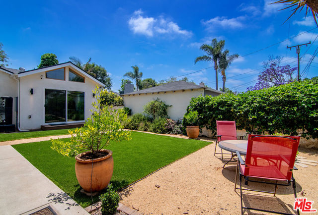 441 W Ellis Avenue, Inglewood CA: https://media.crmls.org/mediaz/70e76de6-a417-4ae6-b333-791a268177a6.jpg