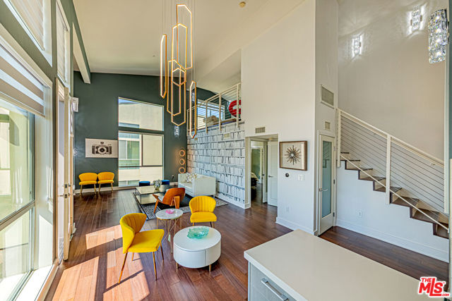 600 S Ridgeley Drive, Los Angeles CA: https://media.crmls.org/mediaz/70e829cf-cf47-487d-92a5-c6ee656bab39.jpg