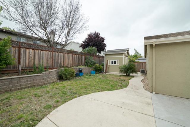 2351 Driftwood Court, Hollister CA: https://media.crmls.org/mediaz/70e8b487-9968-49e0-b85e-df43bbe105eb.jpg