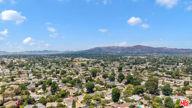 10326 Gothic Avenue, Granada Hills CA: https://media.crmls.org/mediaz/70eaaecd-67ef-4267-af1c-2c693b84e45f.jpg