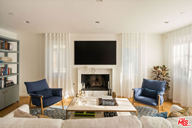 Image 25 of 72 For 705 Palisades Beach Road