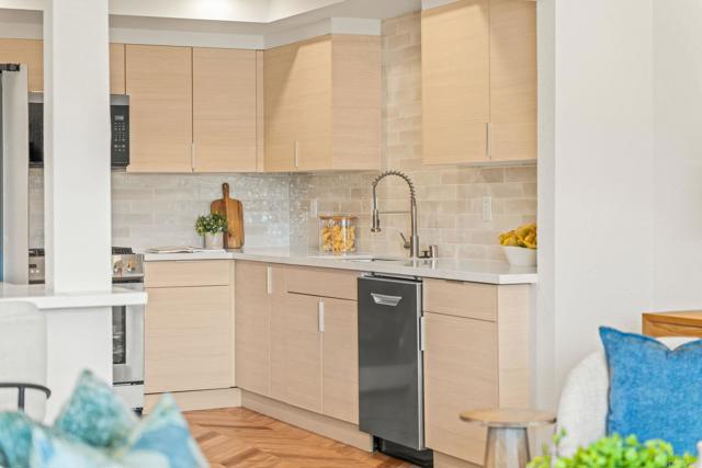 Detail Gallery Image 17 of 52 For 90 Montego Ct, Coronado,  CA 92118 - 2 Beds | 2/1 Baths