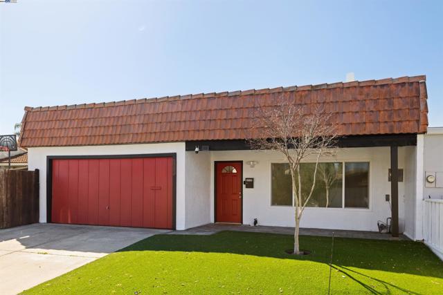 33143 Lake Garrison, Fremont CA: https://media.crmls.org/mediaz/70ed2cfd-66de-4513-9aa6-44713b560fbb.jpg