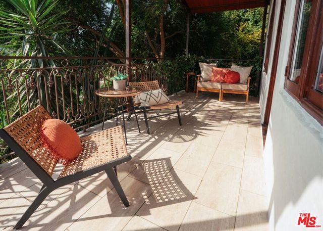 4559 E Rose Hill Drive, Los Angeles CA: https://media.crmls.org/mediaz/70ed342a-57e8-467a-947c-bc44252da4a9.jpg