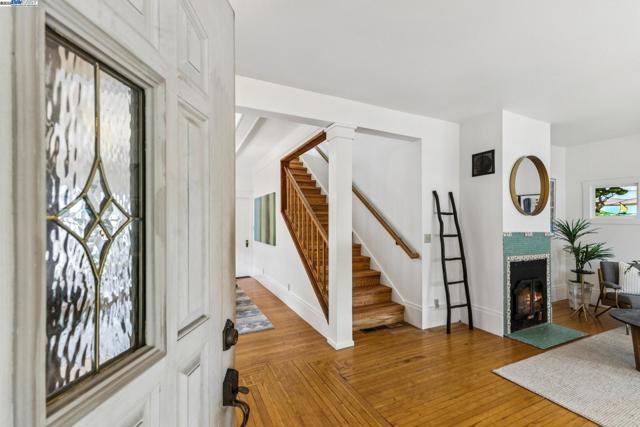 3215 Liberty Ave, Alameda CA: https://media.crmls.org/mediaz/70edd92c-7b0a-4523-ae48-732690937135.jpg
