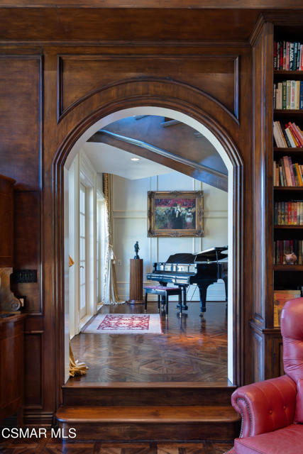 240 W Stafford Road, Thousand Oaks CA: https://media.crmls.org/mediaz/70edec29-2188-4f44-a6c4-ec52f3cc4726.jpg