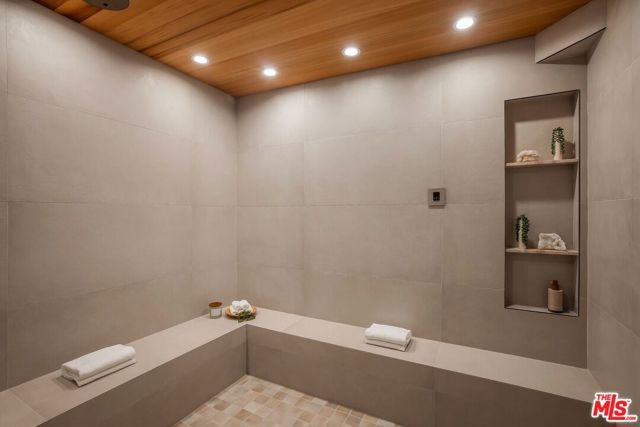 3935 Rhodes Avenue, Studio City CA: https://media.crmls.org/mediaz/70ef4647-18de-4fd1-a981-9575d57b7664.jpg