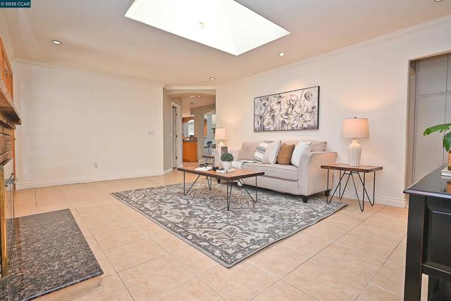 65 Dawn Dr, Pleasant Hill CA: https://media.crmls.org/mediaz/70f118ef-654d-49cb-a545-d16e430327f0.jpg