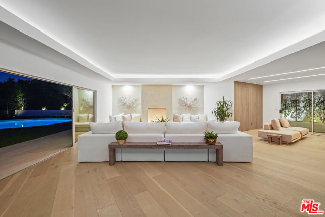 17116 Adlon Road, Encino CA: https://media.crmls.org/mediaz/70f14c63-8361-479c-a41c-0c1d6359462a.jpg