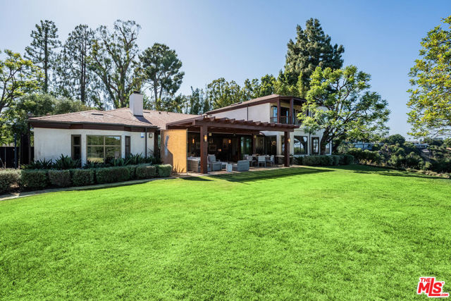 2232 Stradella Road, Los Angeles CA: https://media.crmls.org/mediaz/70f165df-e89f-4edc-bed4-12190131ceb6.jpg