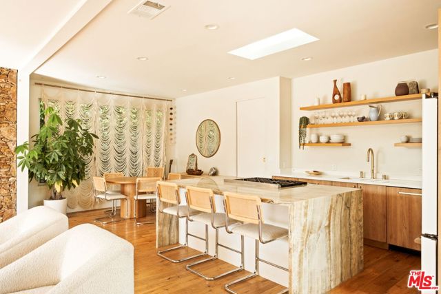 6641 Bedford Avenue, Los Angeles CA: https://media.crmls.org/mediaz/70f1bee6-c878-4a80-85c5-77678532c170.jpg