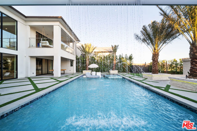 20216 W Albion Way, Porter Ranch CA: https://media.crmls.org/mediaz/70f1fae7-6175-4530-8de8-23c1b3462d52.jpg