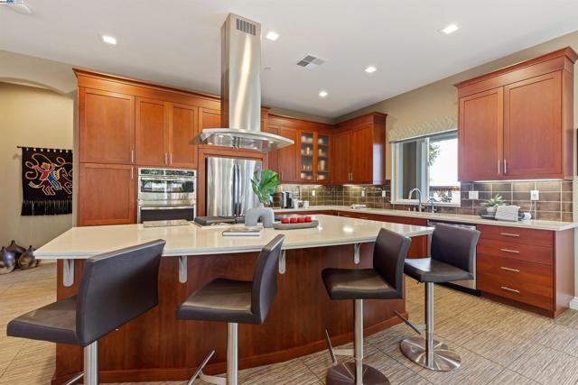 1835 Riesling Cir, Brentwood CA: https://media.crmls.org/mediaz/70f24d9b-898a-474b-83d7-94d55de51b6c.jpg