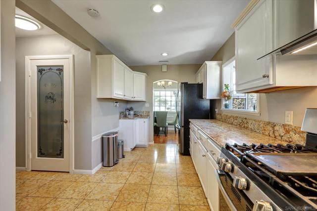 5238 Cervantes Ave, San Diego CA: https://media.crmls.org/mediaz/70f263b8-b8ae-45ad-9081-2663b8d360e1.jpg
