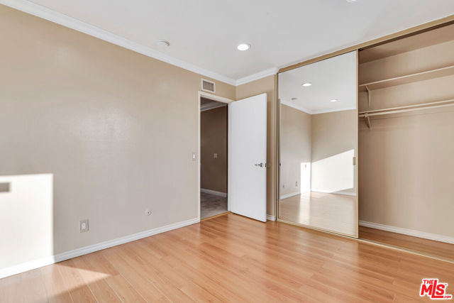 8333 Topeka Drive, Northridge CA: https://media.crmls.org/mediaz/70f3dc55-be85-4efe-b5c4-7f167ed233e7.jpg