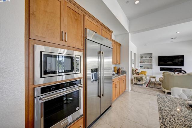 4072 Whitney Vista Ln, Rocklin CA: https://media.crmls.org/mediaz/70f41f72-b7fd-4689-8896-ee3f7d7eb062.jpg