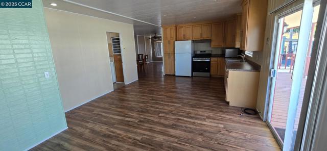 16401 San Pablo Ave, San Pablo CA: https://media.crmls.org/mediaz/70f45678-d386-4ba9-818d-001769f47dc4.jpg