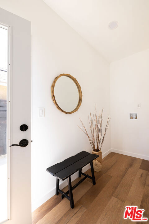 4231 3rd Avenue, Los Angeles CA: https://media.crmls.org/mediaz/70f47eaa-5c49-4d76-b9a7-61733a4967d8.jpg