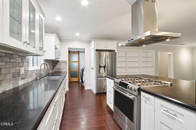 Detail Gallery Image 8 of 31 For 1255 Oak Circle Dr, Glendale,  CA 91208 - 3 Beds | 2 Baths