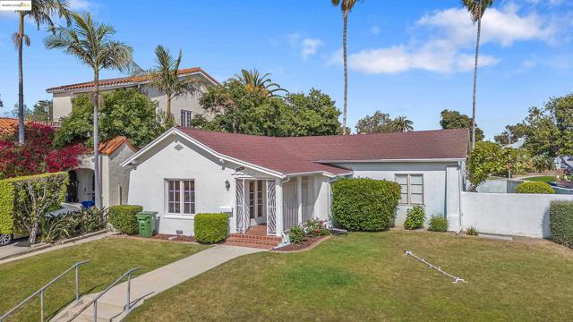 1136 S Ridgeley, Los Angeles CA: https://media.crmls.org/mediaz/70f4ddd7-2330-4bfd-96a0-006af064ce08.jpg