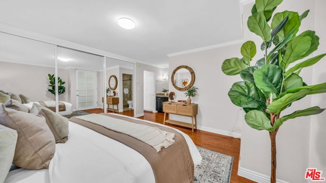 1130 9th Street, Santa Monica CA: https://media.crmls.org/mediaz/70f4e8b2-3f33-4933-a07e-731328e4ddf0.jpg