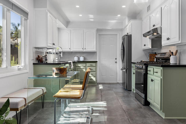 525 N Michillinda Avenue, Pasadena CA: https://media.crmls.org/mediaz/70f59485-a255-4577-9044-e1163b99356c.jpg