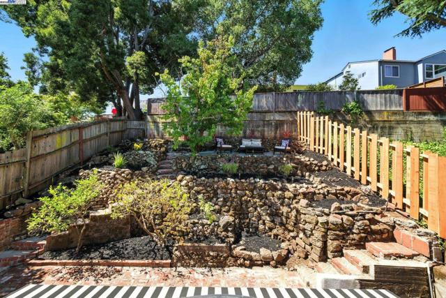 3357 Jordan Rd, Oakland CA: https://media.crmls.org/mediaz/70f5bbf2-a4ec-4a0d-8484-1ec07f8b36f4.jpg
