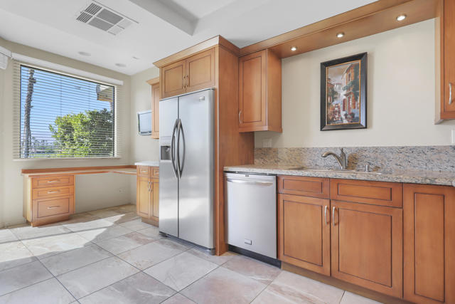 38019 Crocus Lane, Palm Desert CA: https://media.crmls.org/mediaz/70f6f264-0090-4cd3-8772-98f155868861.jpg