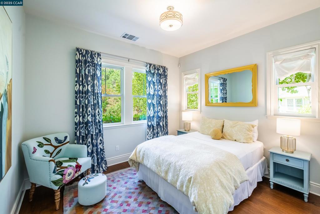 https://media.crmls.org/mediaz/70f6f4c1-3974-4a85-bed5-54917a1ebafb.jpg?preset=X-Large