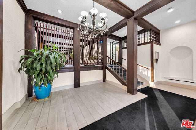 12830 Burbank Boulevard, Valley Village CA: https://media.crmls.org/mediaz/70f73800-7dec-4f39-8cdc-d48ea3a7bd9b.jpg