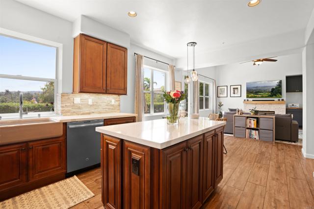 Detail Gallery Image 16 of 67 For 1957 Cresthaven Dr, Vista,  CA 92084 - 4 Beds | 3 Baths