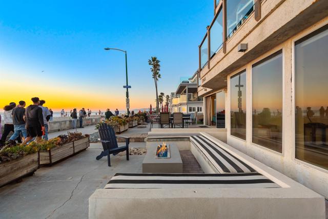 2965 Ocean Front Walk, San Diego CA: https://media.crmls.org/mediaz/70f8c43c-57a4-4d94-a6b4-e8586ae7dcc8.jpg