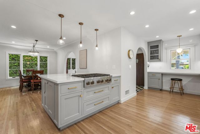 1618 S Durango Avenue, Los Angeles CA: https://media.crmls.org/mediaz/70f90d11-9c8e-4125-af9a-796c1aeed5b8.jpg
