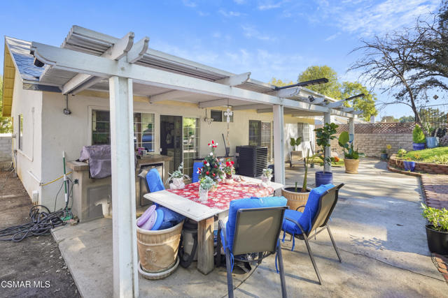 29148 Hillrise Drive, Agoura Hills CA: https://media.crmls.org/mediaz/70f93979-7aef-471d-a9a6-4e3606726314.jpg