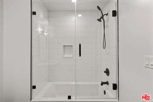 5832 Virginia Avenue, Los Angeles CA: https://media.crmls.org/mediaz/70f95cf0-a843-4334-8121-d640cc466433.jpg