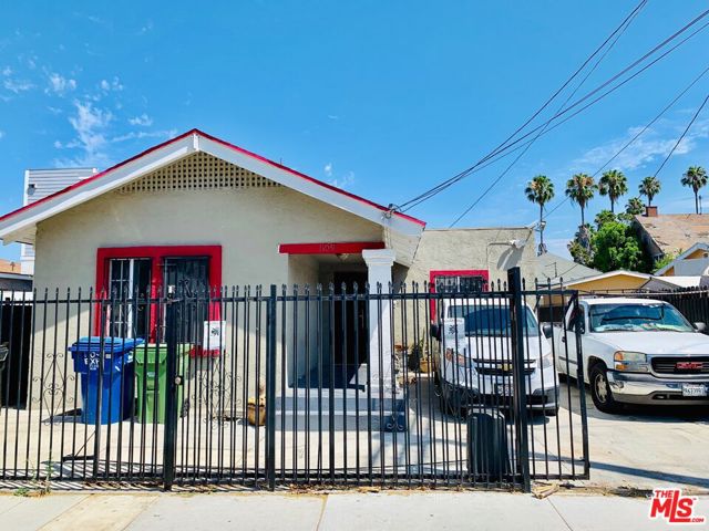 1109 Exposition Boulevard, Los Angeles CA: https://media.crmls.org/mediaz/70f97a55-45fb-4e15-8fbe-0e54f711b696.jpg