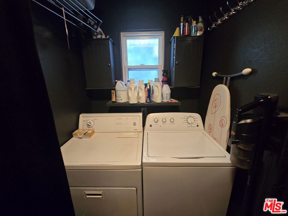 https://media.crmls.org/mediaz/70fa75de-f15f-4848-a18f-d9f444135925.jpg?preset=X-Large