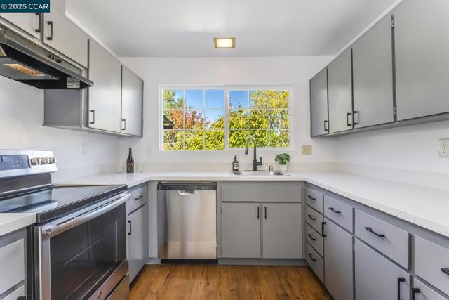 1769 Redwood Rd, Hercules CA: https://media.crmls.org/mediaz/70fa816b-2b45-4780-be0d-228925cd50c6.jpg