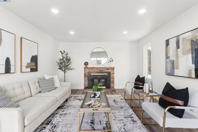 37690 Los Arboles Dr, Fremont CA: https://media.crmls.org/mediaz/70fac260-31dd-4984-801a-69b4942fff08.jpg